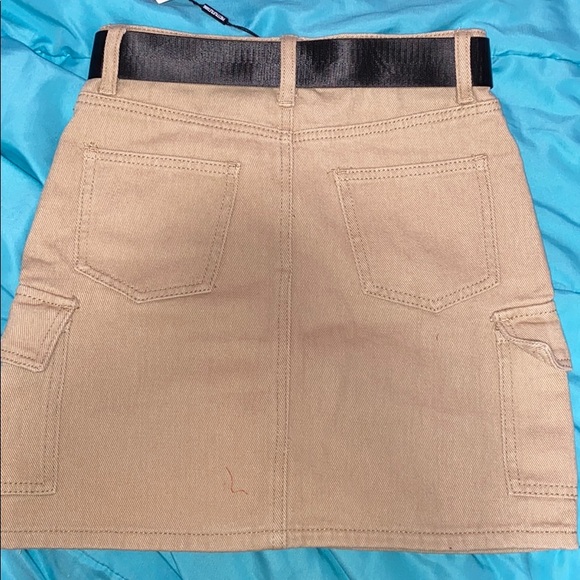 Khaki Skirt / With Black Belt - Picture 3 of 4